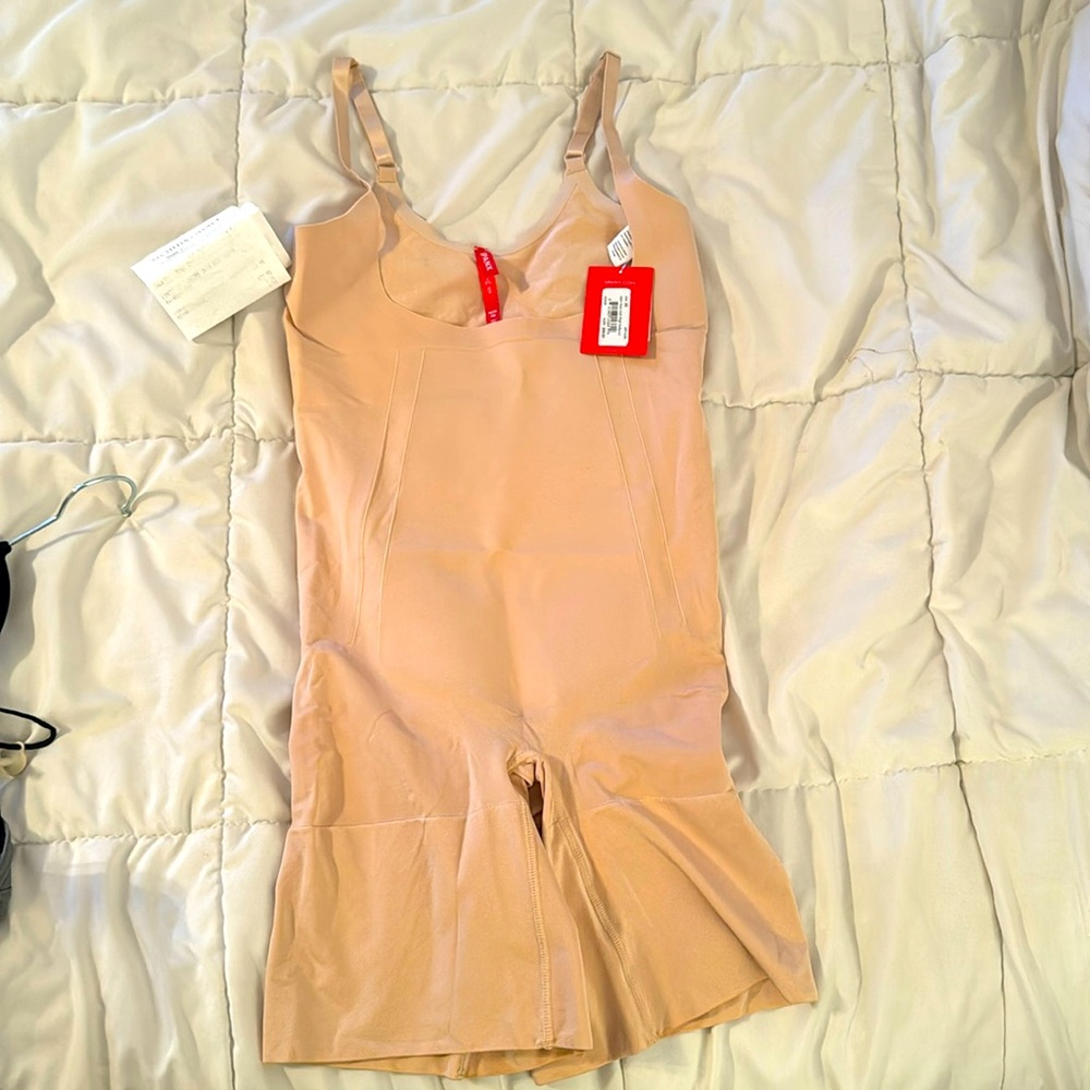 NEW SPANX SHAPE-WEAR